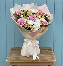 Букет цветов из:  Гвоздики, Орхидеи и Розы в Светлом Калининградской области
