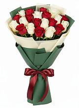 Букет Микс из красных и белых роз в Светлом Калининградской области