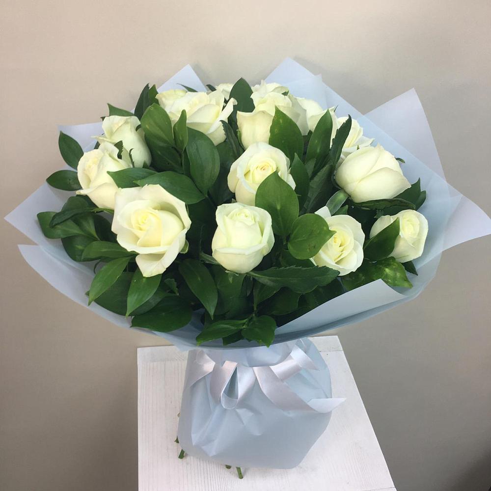 Букет 15 Белых роз Проуд в Светлом Калининградской области