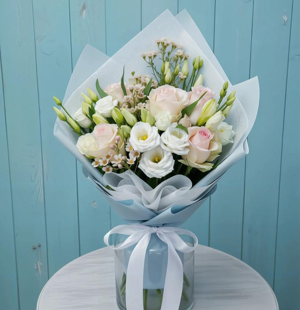 Букет цветов из: Розы и Лизиантусы в Светлом Калининградской области