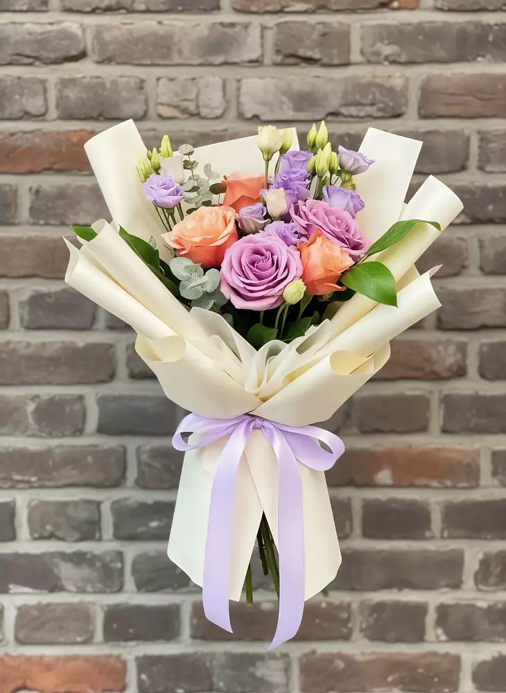 Букет цветов из: Лизиантусы и Розы в Светлом Калининградской области