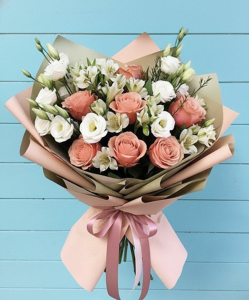 Букет цветов из: Розы, Альстромерии и Лизиантусы в Светлом Калининградской области