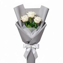 Букет 3 белые розы в Светлом Калининградской области