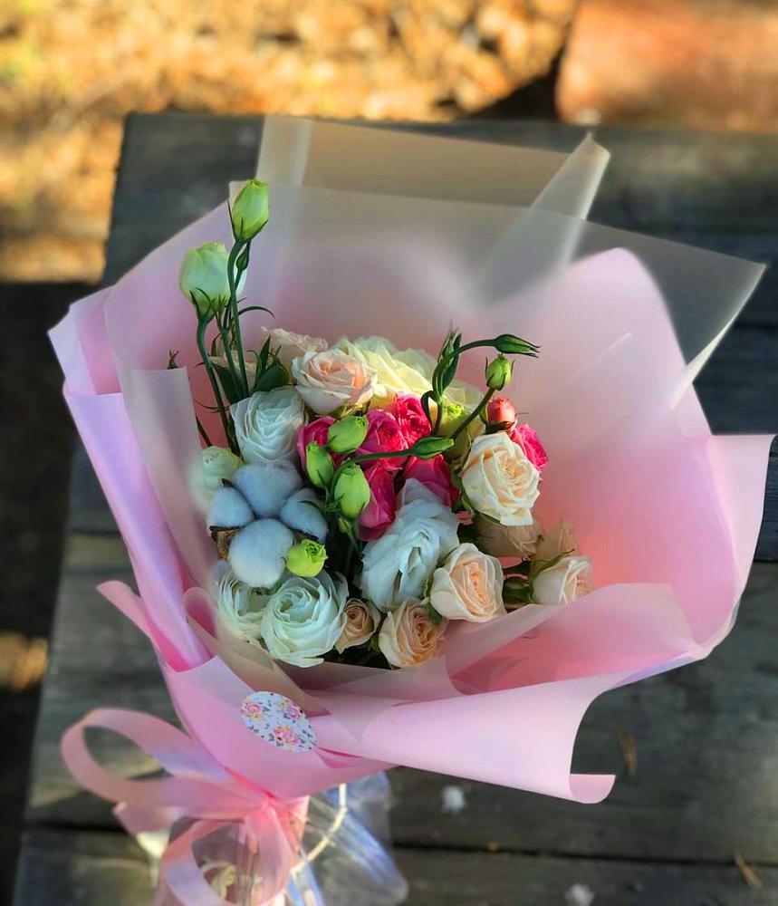 Букет цветов из: Розы и Лизиантусы в Светлом Калининградской области