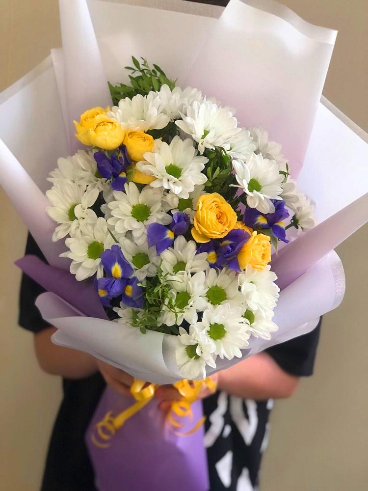 Букет цветов из: Ирисы, Хризантемы и Розы в Светлом Калининградской области