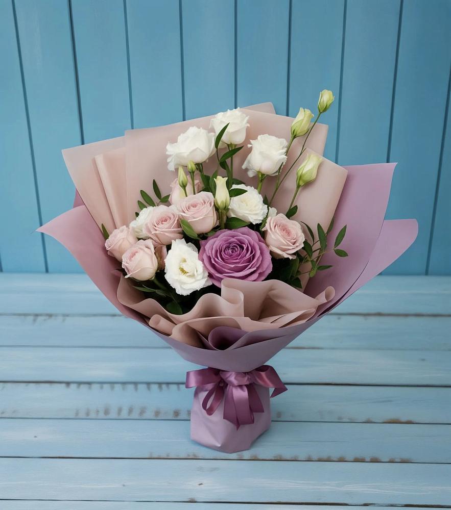 Букет цветов из: Розы и Лизиантусы в Светлом Калининградской области